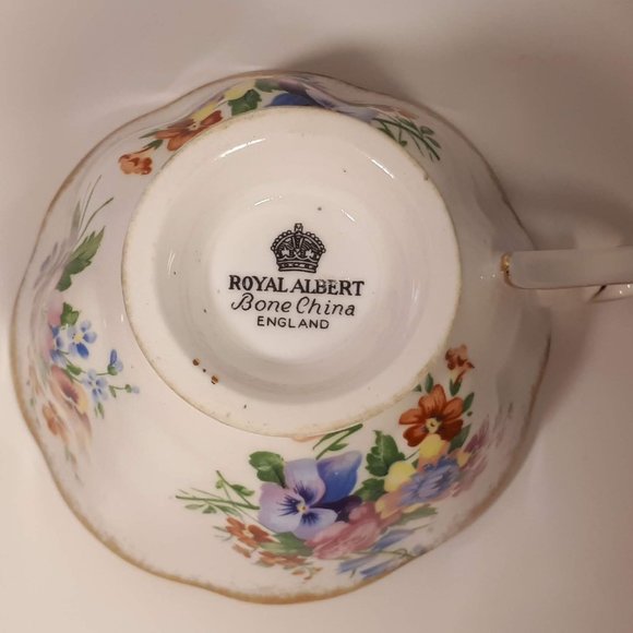 Rare Royal Albert Bone China Floral Bouquet heavy gold gliding gold brushed - Picture 6 of 9